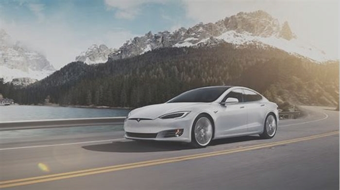 Electric Vehicles for Long Road Trips: Prioritizing Range Over Everything (Over 400 miles)