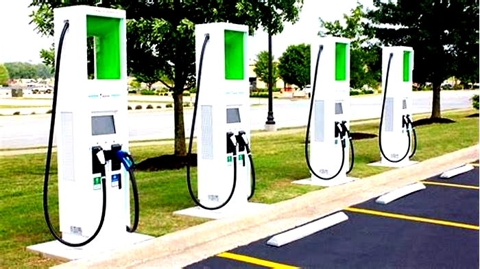 Finding the Best Public Charging Stations for Your Electric Vehicle Road Trip