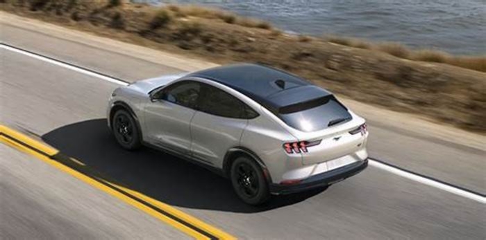 Ford Mustang Mach E California Route 1 Long Range Electric SUV