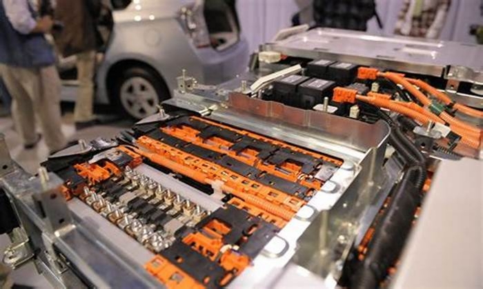 How long do hybrid batteries last?