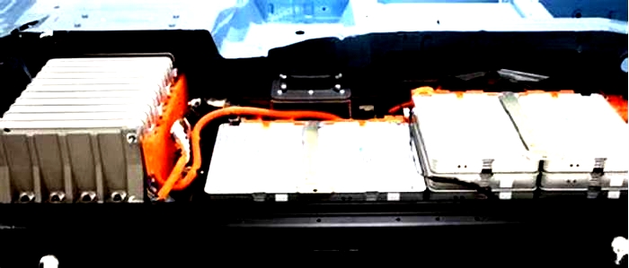 What happens to electric car batteries after 10 years